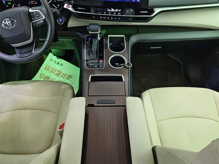 Фото 15 - Toyota Granvia