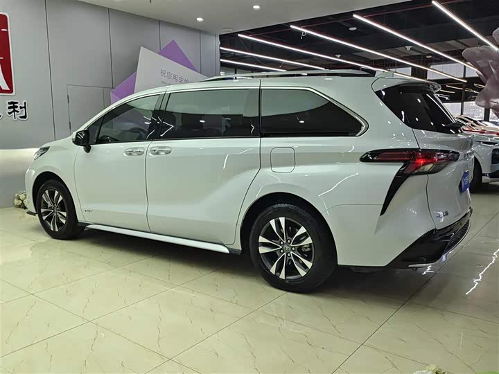 Фото 6 - Toyota Granvia