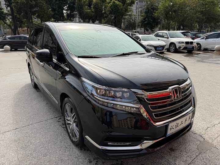 Фото 3 - Honda Elysion