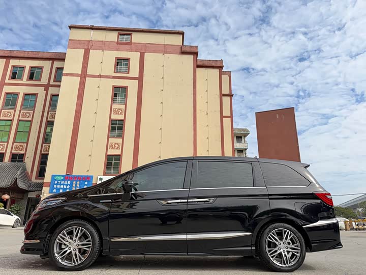 Фото 4 - Honda Elysion