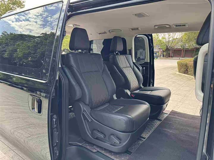 Фото 10 - Dongfeng Forthing M7