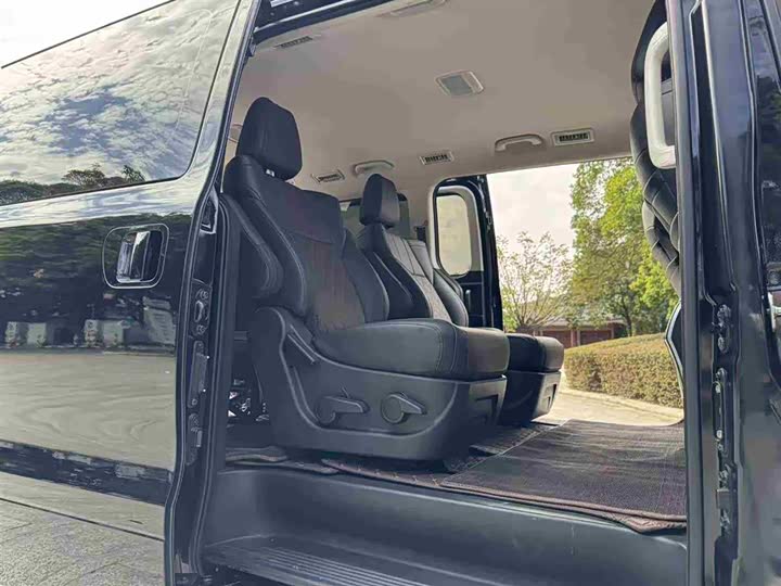 Фото 11 - Dongfeng Forthing M7