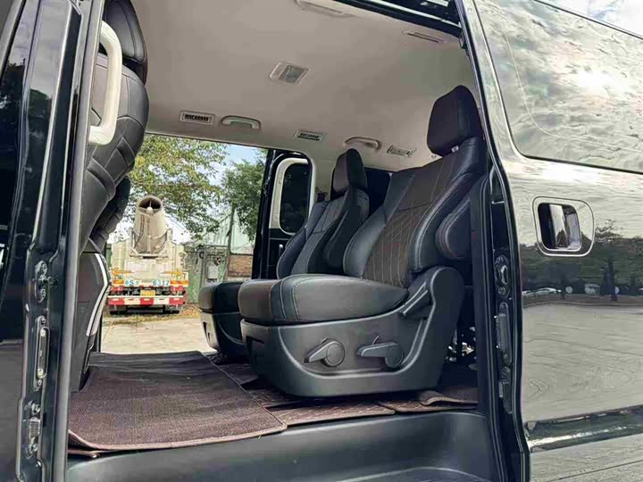 Фото 8 - Dongfeng Forthing M7