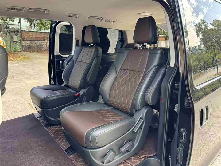 Фото 9 - Dongfeng Forthing M7