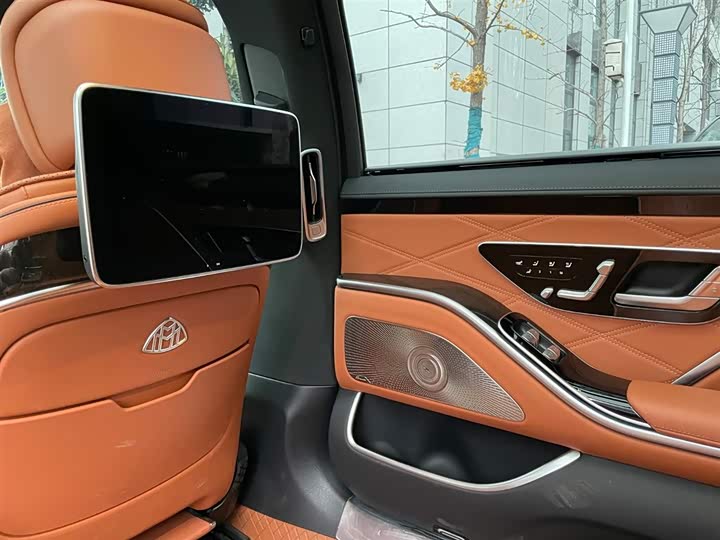 Фото 15 - Mercedes-Benz Maybach S-Class