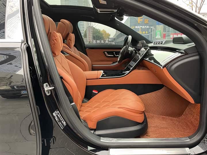 Фото 22 - Mercedes-Benz Maybach S-Class