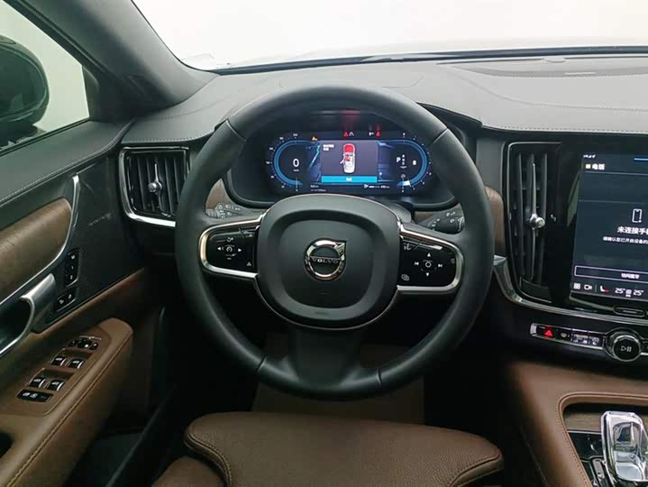 Фото 15 - Volvo S90