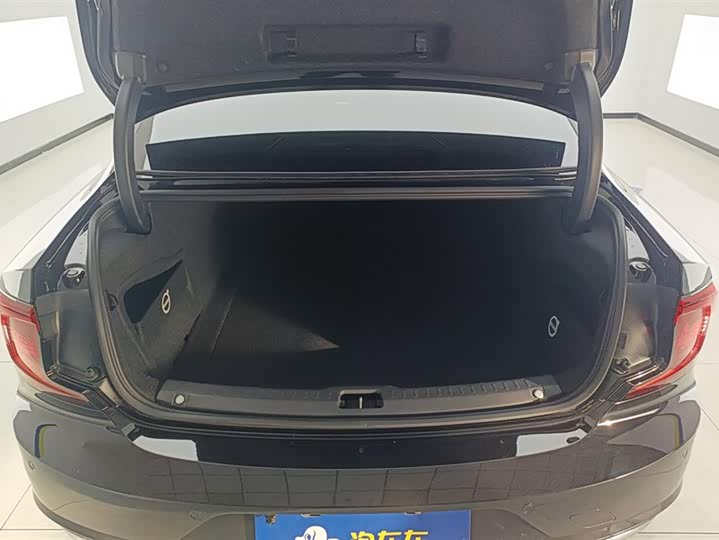 Фото 4 - Volvo S90