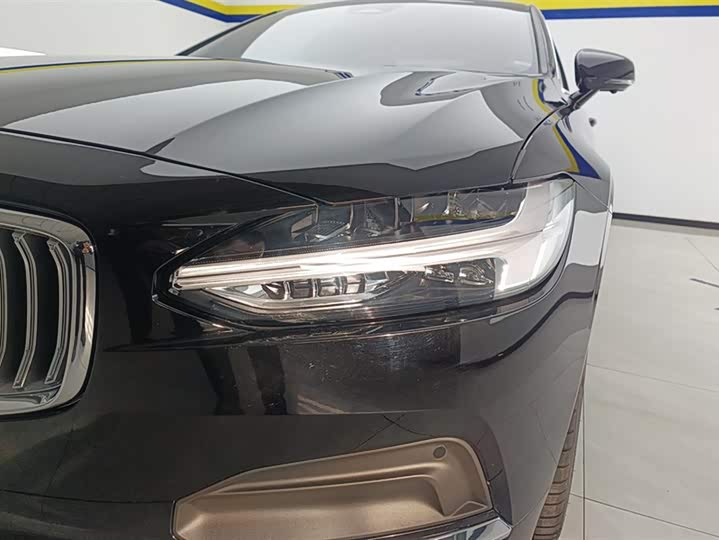 Фото 5 - Volvo S90