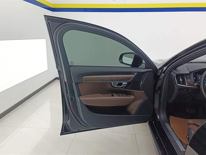 Фото 7 - Volvo S90