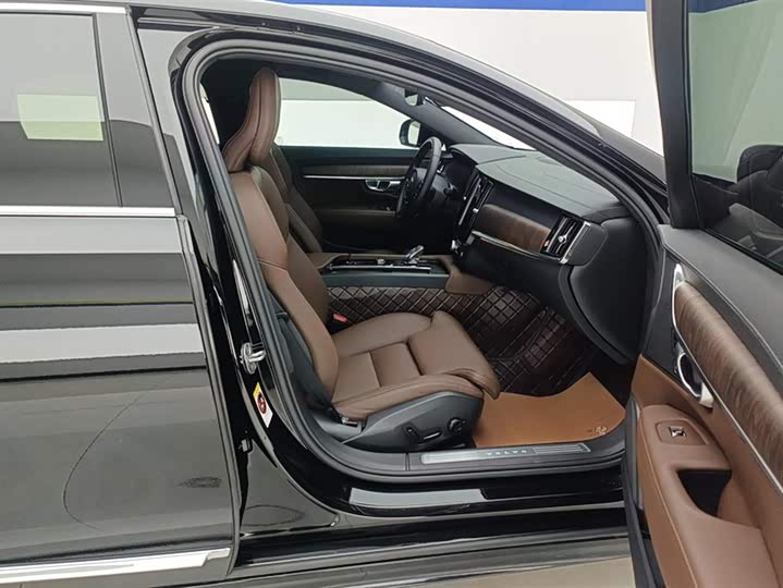 Фото 8 - Volvo S90