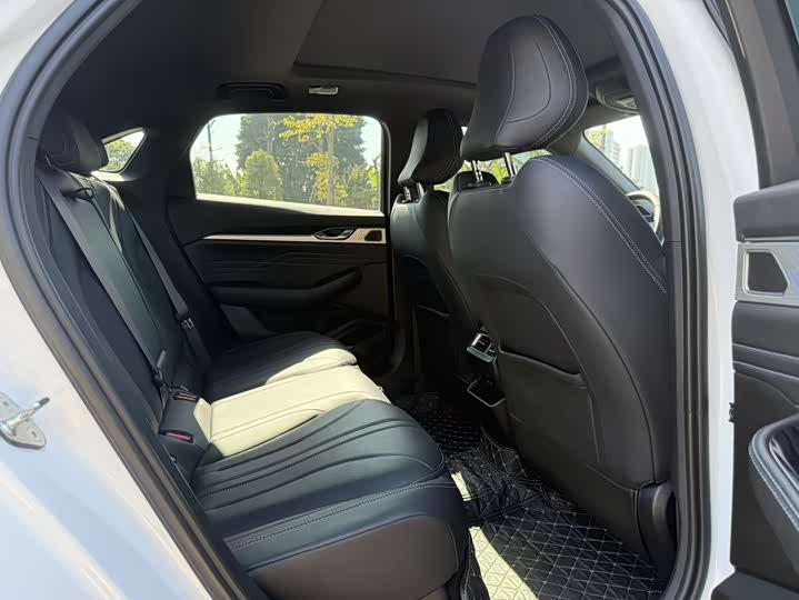 Фото 13 - Geely Preface