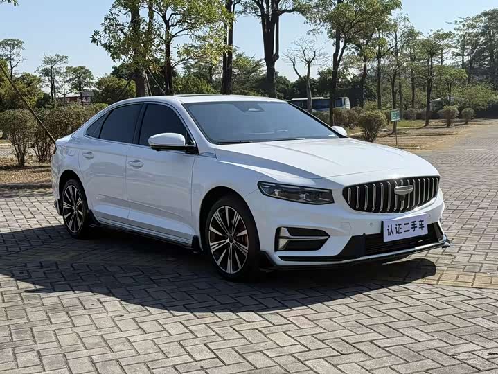 Фото 3 - Geely Preface