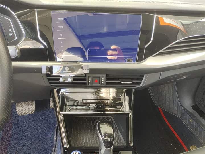 Фото 13 - Volkswagen Passat