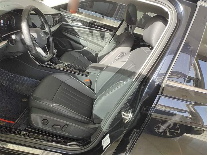 Фото 15 - Volkswagen Passat