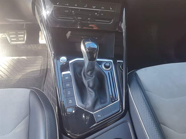 Фото 14 - Volkswagen Tayron X