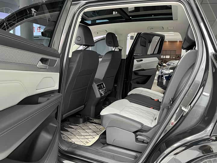 Фото 13 - Volkswagen Tavendor