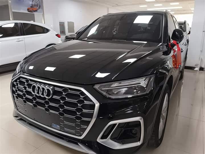 Фото 1 - Audi Q5L