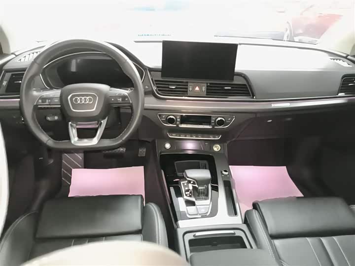 Фото 10 - Audi Q5L