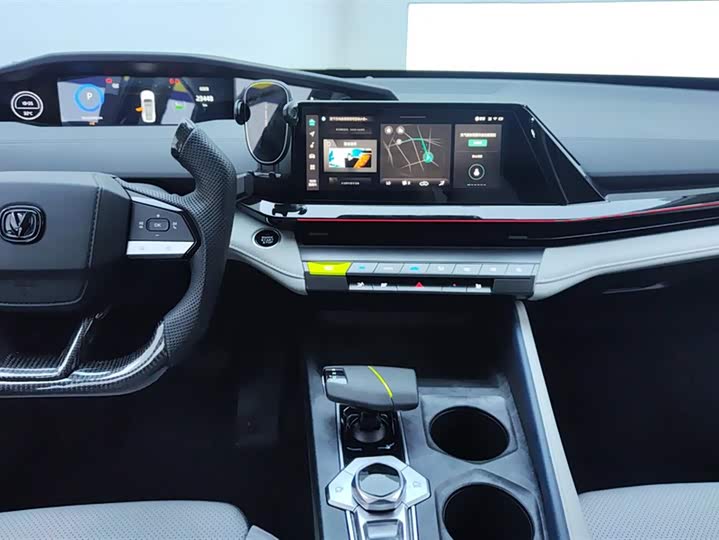 Фото 13 - Changan UNI-V Hybrid