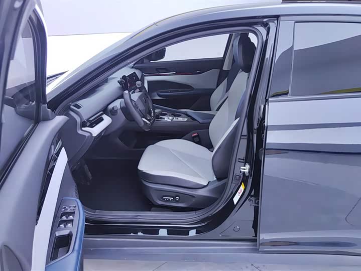 Фото 9 - Changan UNI-V Hybrid