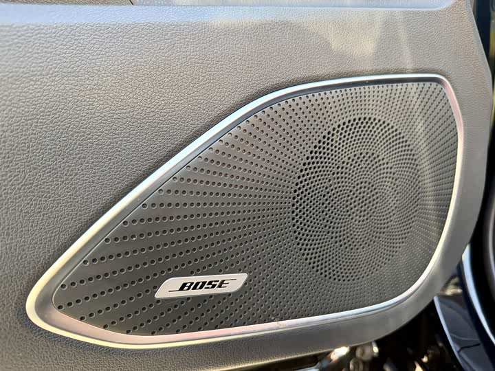 Фото 18 - Hongqi HS5