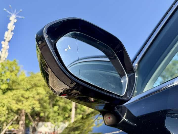 Фото 7 - Hongqi HS5