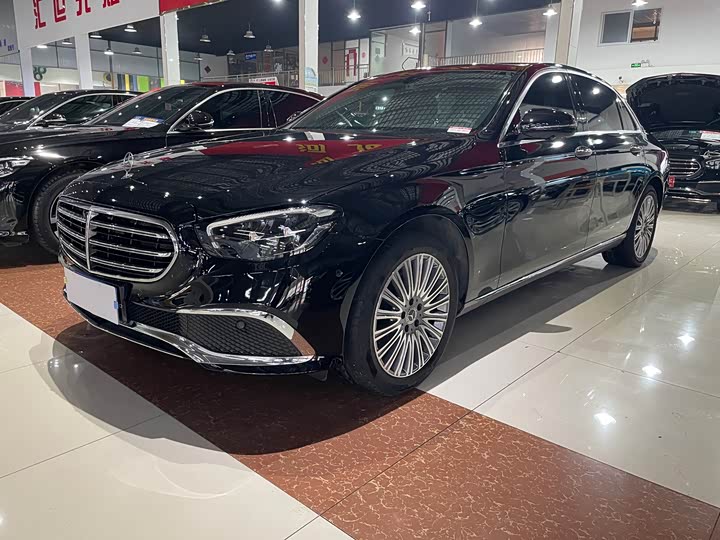 Фото 1 - Mercedes-Benz E-Class