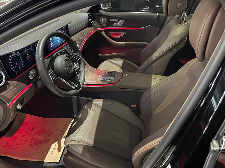 Фото 11 - Mercedes-Benz E-Class