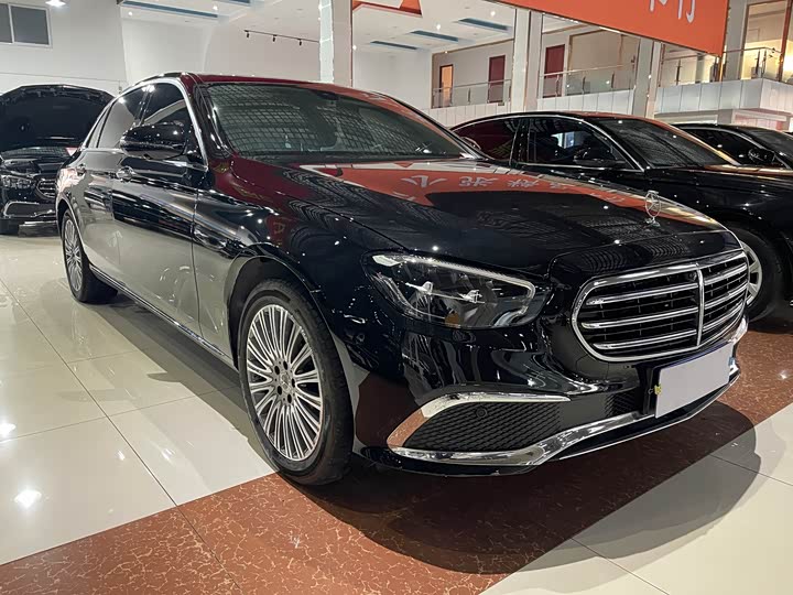 Фото 3 - Mercedes-Benz E-Class