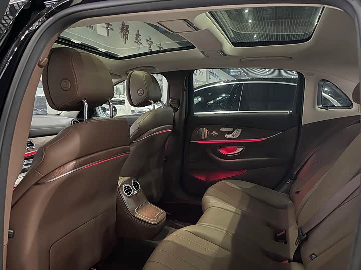 Фото 7 - Mercedes-Benz E-Class