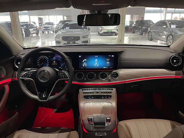 Фото 9 - Mercedes-Benz E-Class