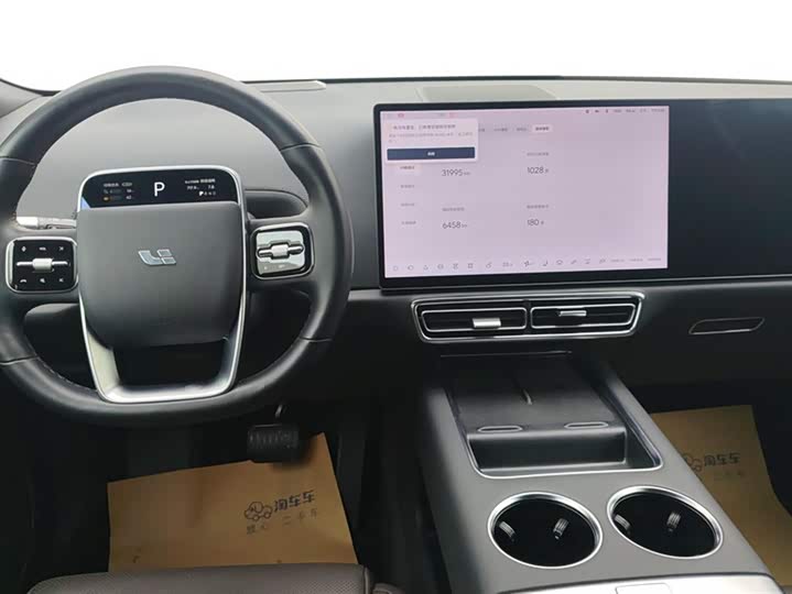 Фото 12 - LiXiang L8