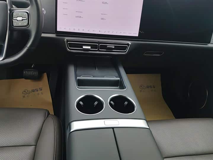 Фото 16 - LiXiang L8