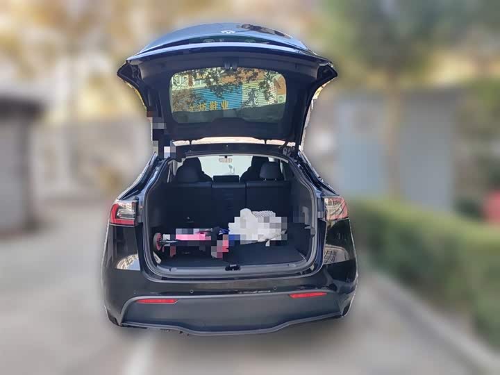 Фото 10 - Tesla Model Y