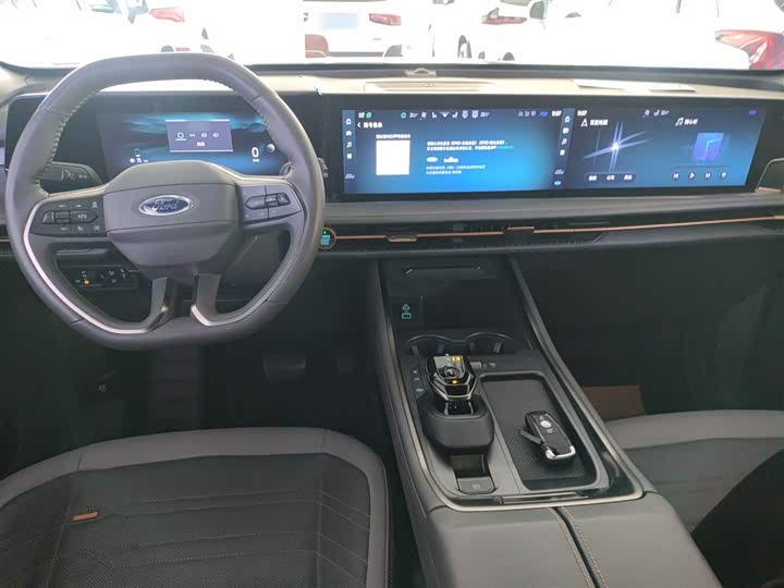 Фото 10 - Ford Edge