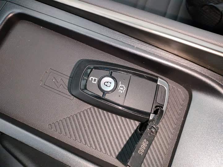 Фото 9 - Ford Edge