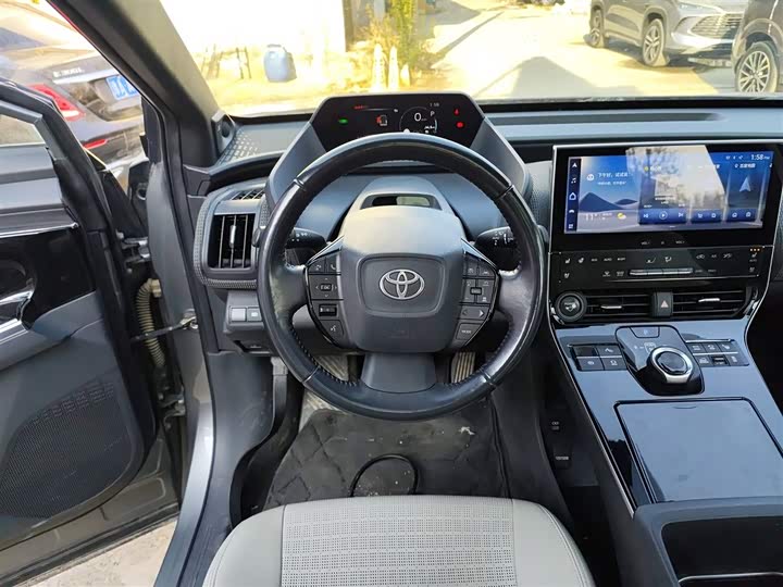 Фото 11 - Toyota bZ4X