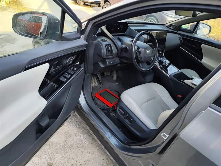 Фото 16 - Toyota bZ4X