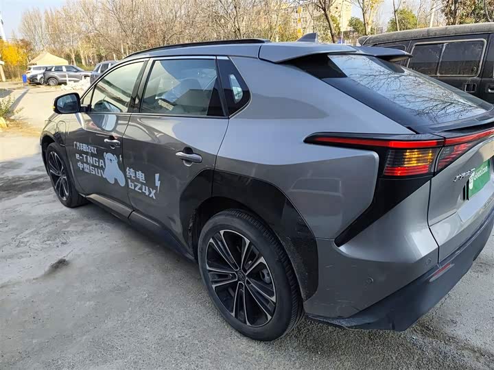 Фото 5 - Toyota bZ4X