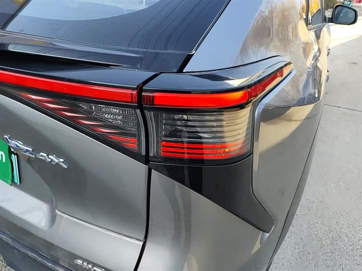 Фото 8 - Toyota bZ4X