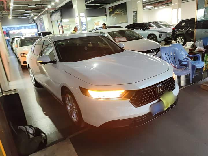 Фото 4 - Honda Accord