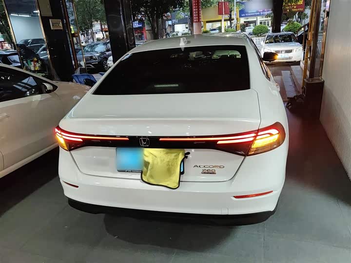 Фото 6 - Honda Accord