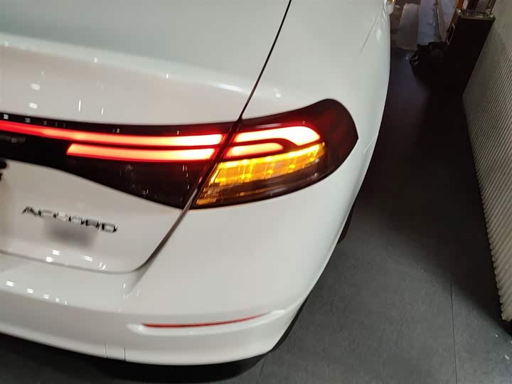 Фото 8 - Honda Accord