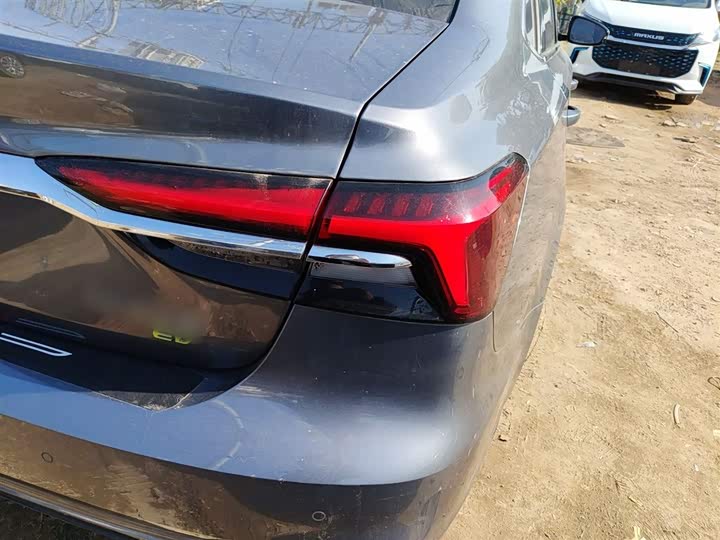 Фото 8 - Roewe i6 Max EV