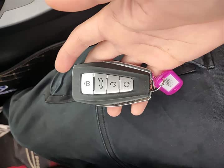 Фото 9 - Geely Emgrand GL