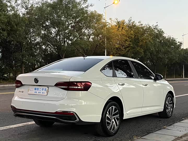 Фото 3 - Volkswagen Lavida