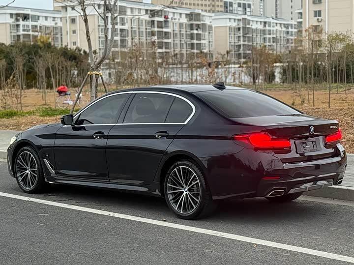 Фото 15 - BMW 5 Series