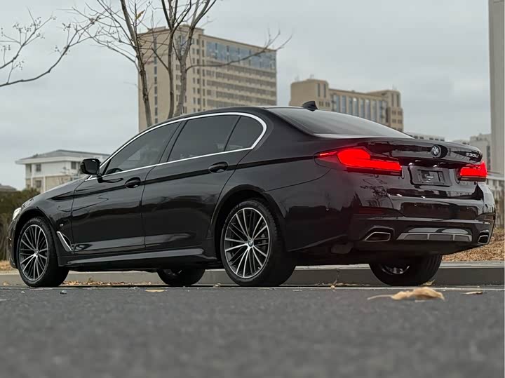 Фото 16 - BMW 5 Series