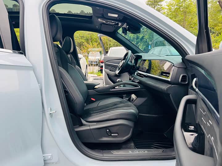 Фото 13 - Geely Monjaro